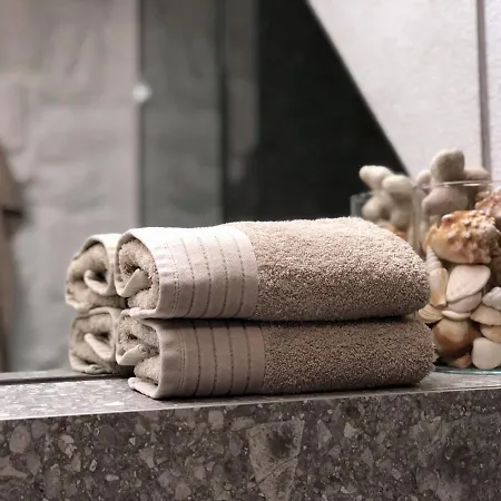 House No.1 * פיראן